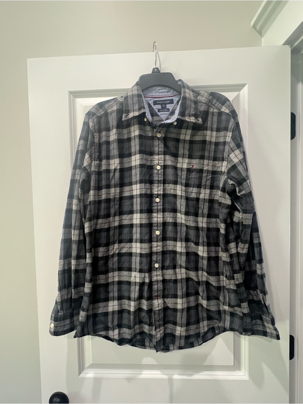 Tommy Hilfiger Men's Black and Gray Plaid Button-Down Shirt